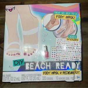 ✅ Beach Ready foot mask and pedicure kit for little girls. New in package